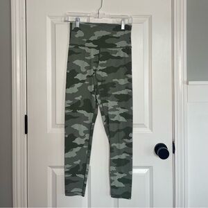 Aerie Chill Play Move 7/8 Length Camouflage Leggings